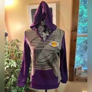 NBA LAKERS Hoodie. Women’s V neck. Size S.